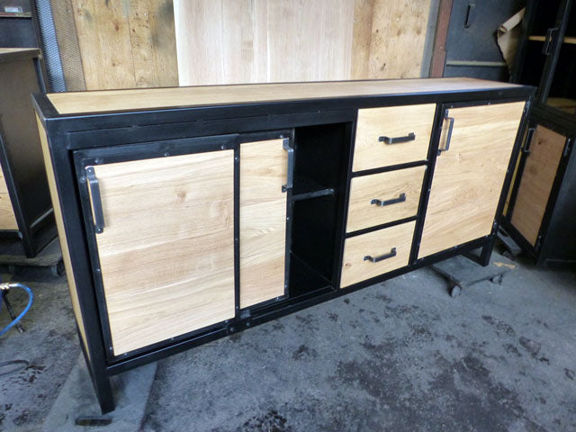 Buffet industriel 3 portes et 3 tiroirs PRIX de base: 1600€ réf 3499