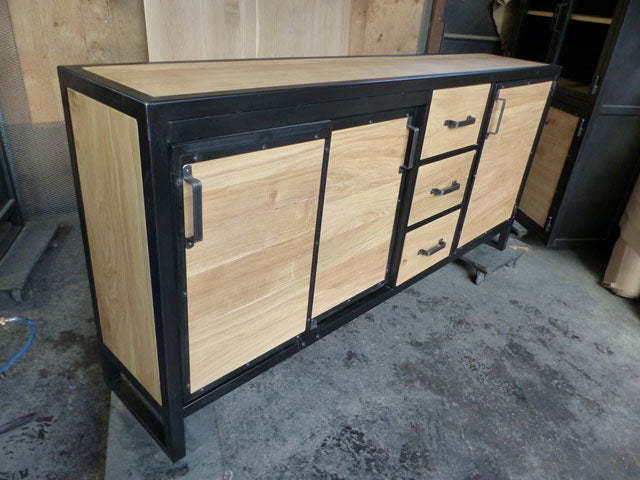 Buffet industriel 3 portes et 3 tiroirs PRIX de base: 1600€ réf 3499