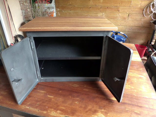 Petit buffet mètal industriel 1950