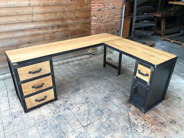 Bureau d'angle industriel PRIX de base: 1600€ réf 3045