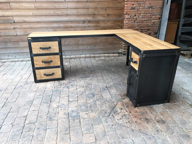Bureau d'angle industriel PRIX de base: 1600€ réf 3045
