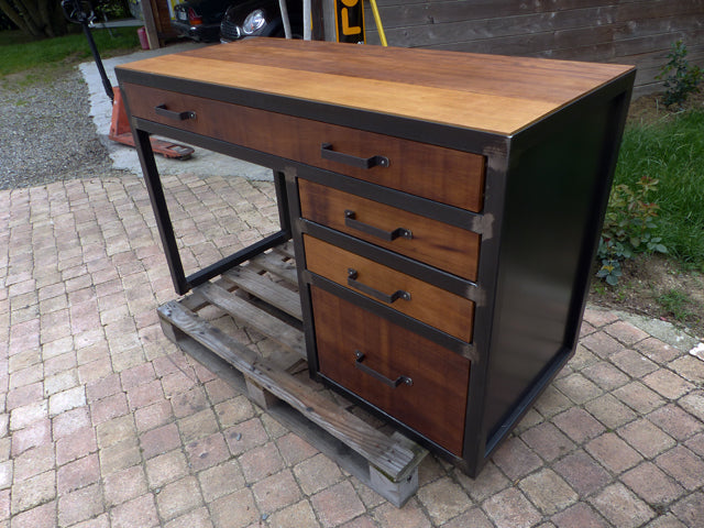 Bureau industriel sur mesure 4 tiroirs PRIX de base: 1100€ réf 3173