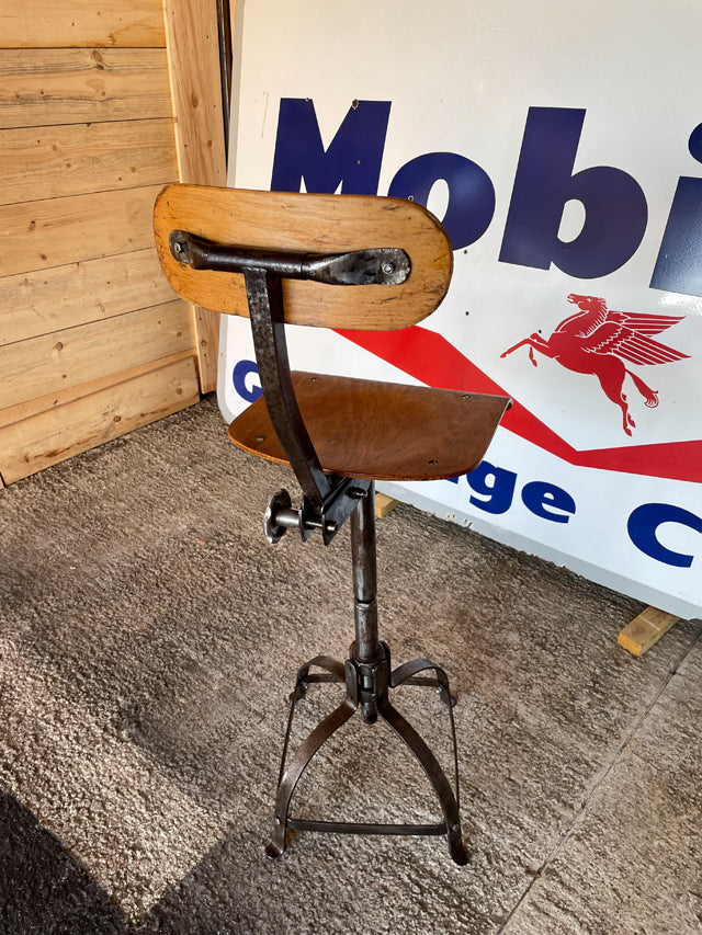 Chaise d'atelier industrielle