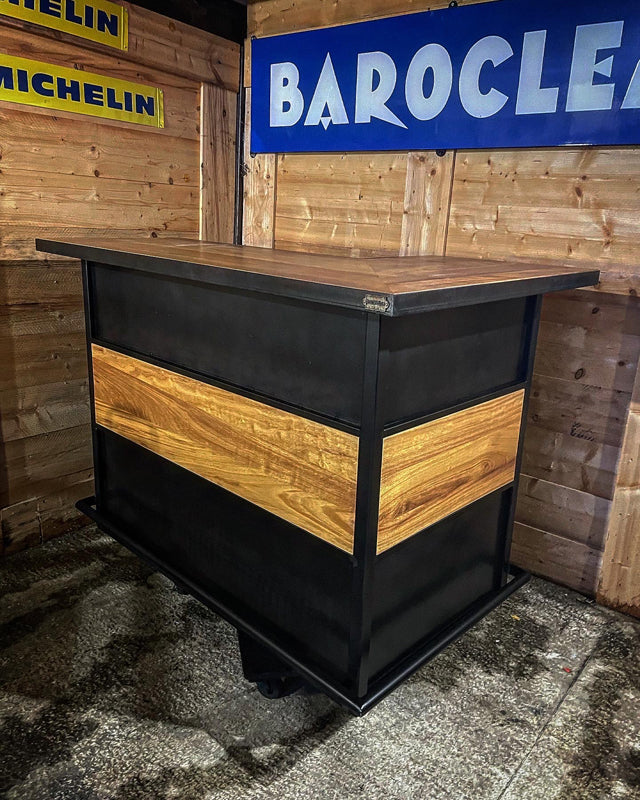 Buffet / Comptoir industriel. Réf: 2596. Prix de base : 1690€ - BROCANTETENDANCE -