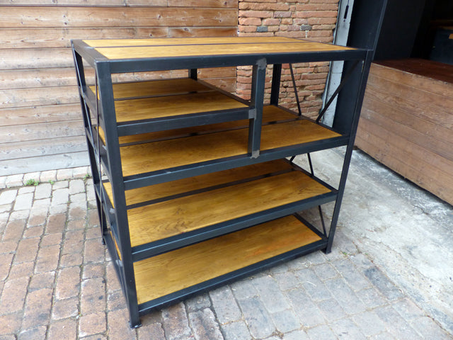 Etagère présentoir de magasin PRIX de base: 800€ réf 3407