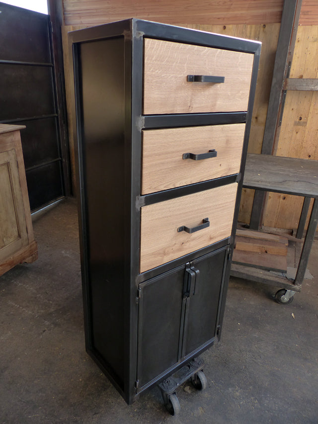 Armoire industrielle 2 portes et 3 tiroirs Réf 3220 Prix de base : 790,00 €