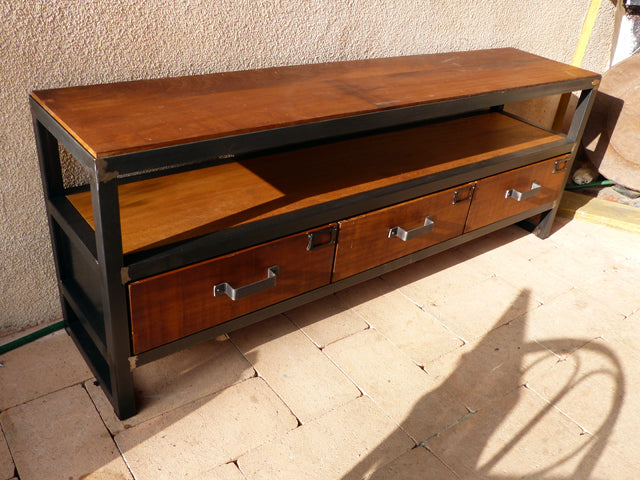 Meuble industriel TV 3 tiroirs PRIX de base: 1150€ réf 3091