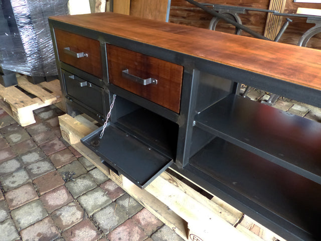 Meuble industriel Tv PRIX de base: 1700€ réf 3172