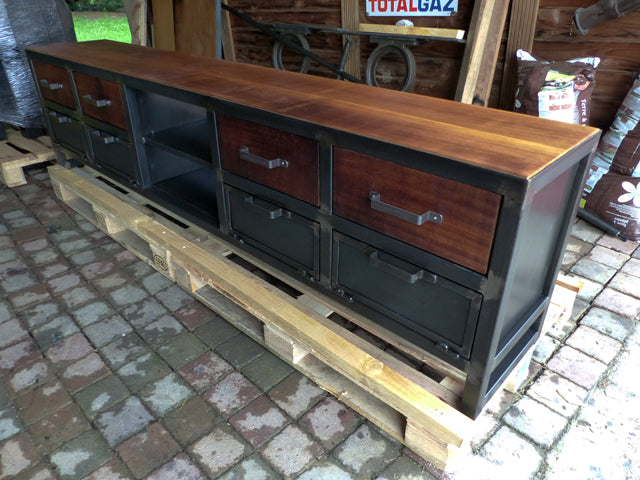 Meuble industriel Tv PRIX de base: 1700€ réf 3172