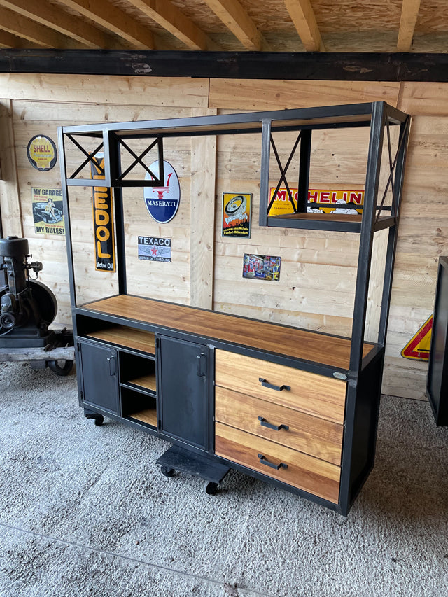 Living design industriel PRIX de base: 1890€ réf 3717