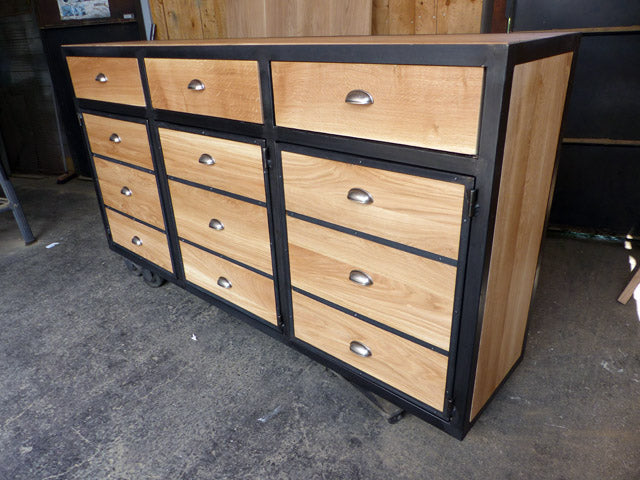 Buffet industriel métal & chêne PRIX de base: 1900€réf 3372