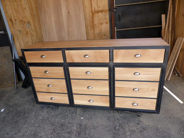 Buffet industriel métal & chêne PRIX de base: 1900€réf 3372