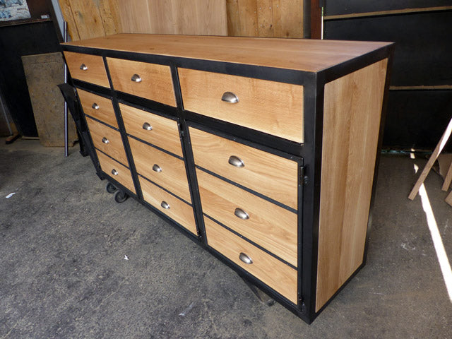 Buffet industriel métal & chêne PRIX de base: 1900€réf 3372