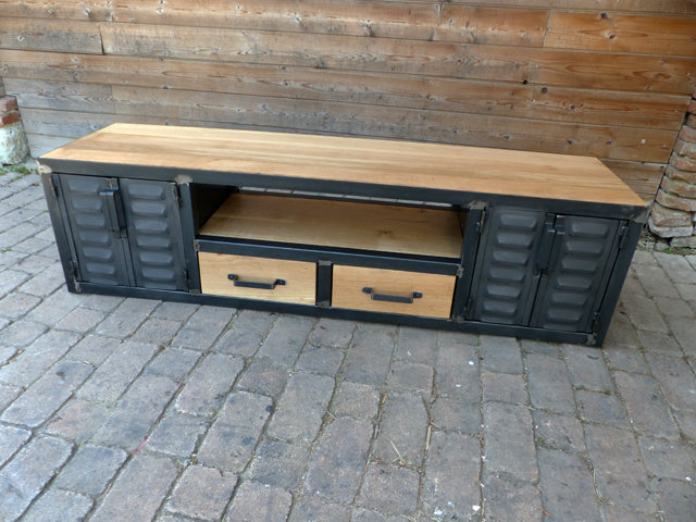 Meuble TV portes persiennes PRIX de base : 1200€ réf 3404