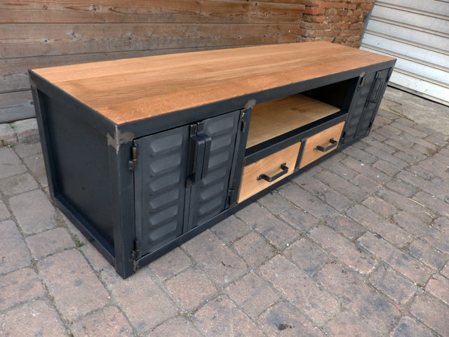 Meuble TV portes persiennes PRIX de base : 1200€ réf 3404