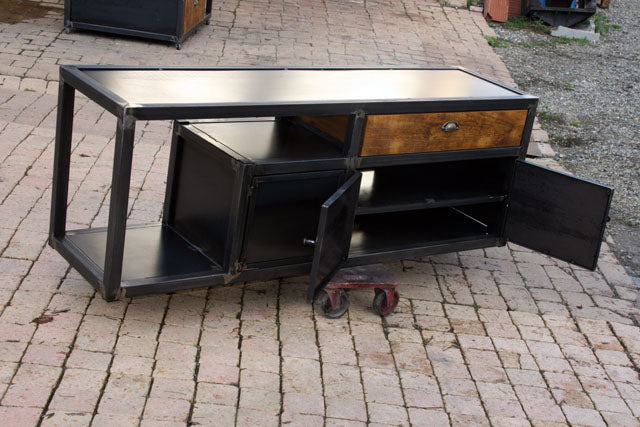 Meuble tv industriel PRIX de base: 990€réf 2323