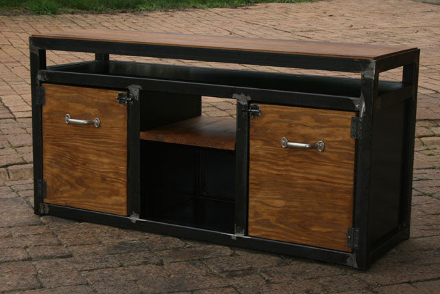 Meuble industriel de TV PRIX de base: 990€réf 2326