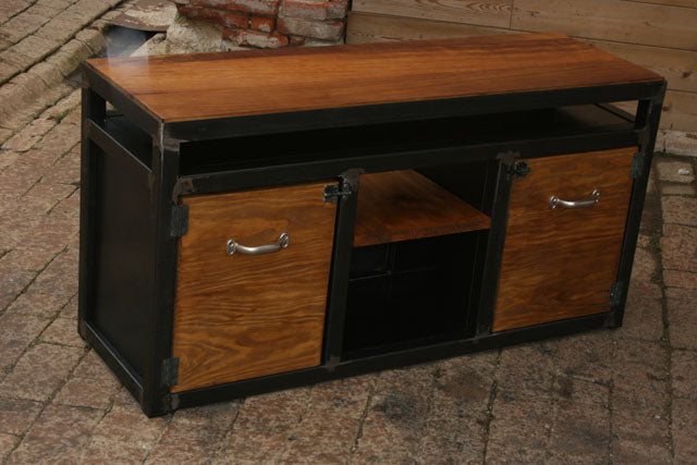 Meuble industriel de TV PRIX de base: 990€réf 2326