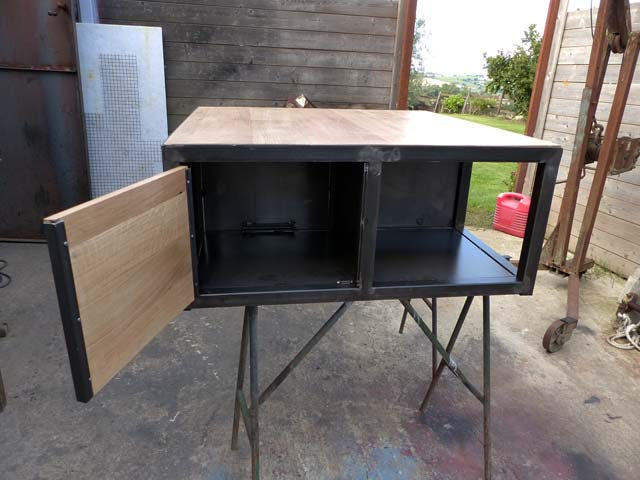 Table basse industrielle métal & chêne PRIX de base: 890€ réf 3032