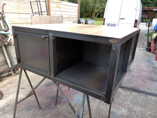 Table basse industrielle métal & chêne PRIX de base: 890€ réf 3032