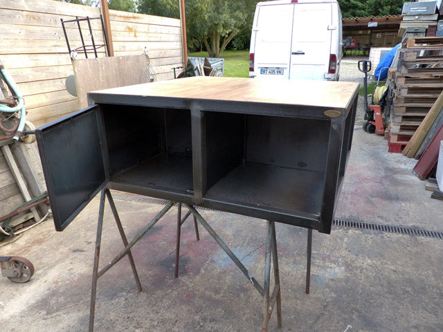 Table basse industrielle métal & chêne PRIX de base: 890€ réf 3032