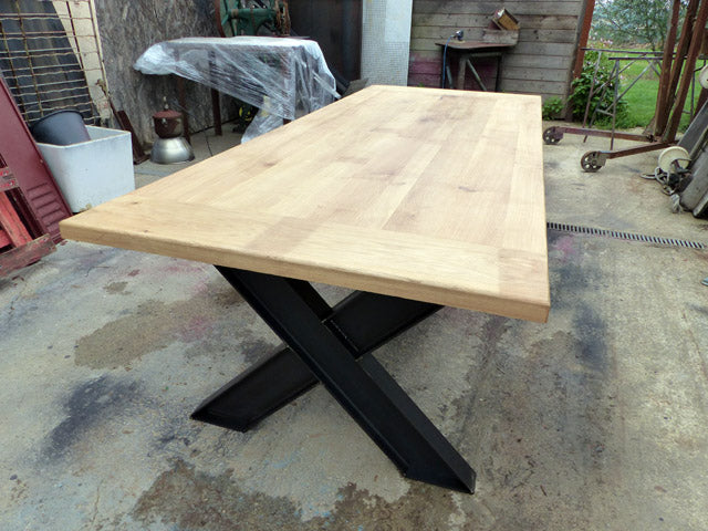 Table industrielle pied IPN et chêne PRIX de base: 1490€ réf 3031
