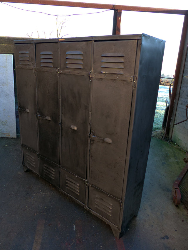 Vestiaire industriel rivetè 4 portes 1930