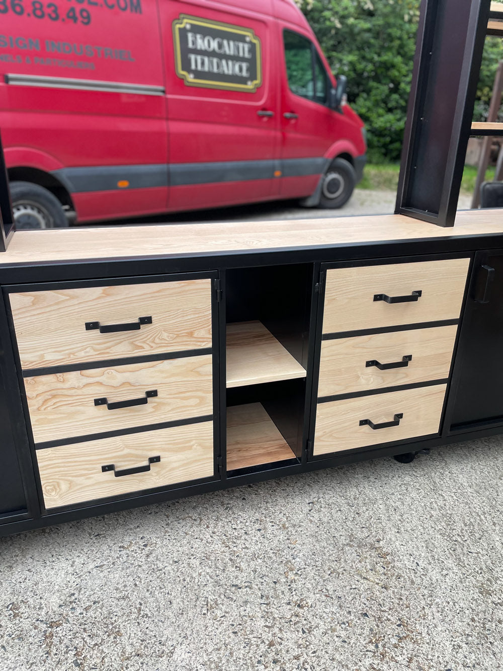 Bibliothèque/ Living design industriel.  Réf 4046   Prix : 4500€