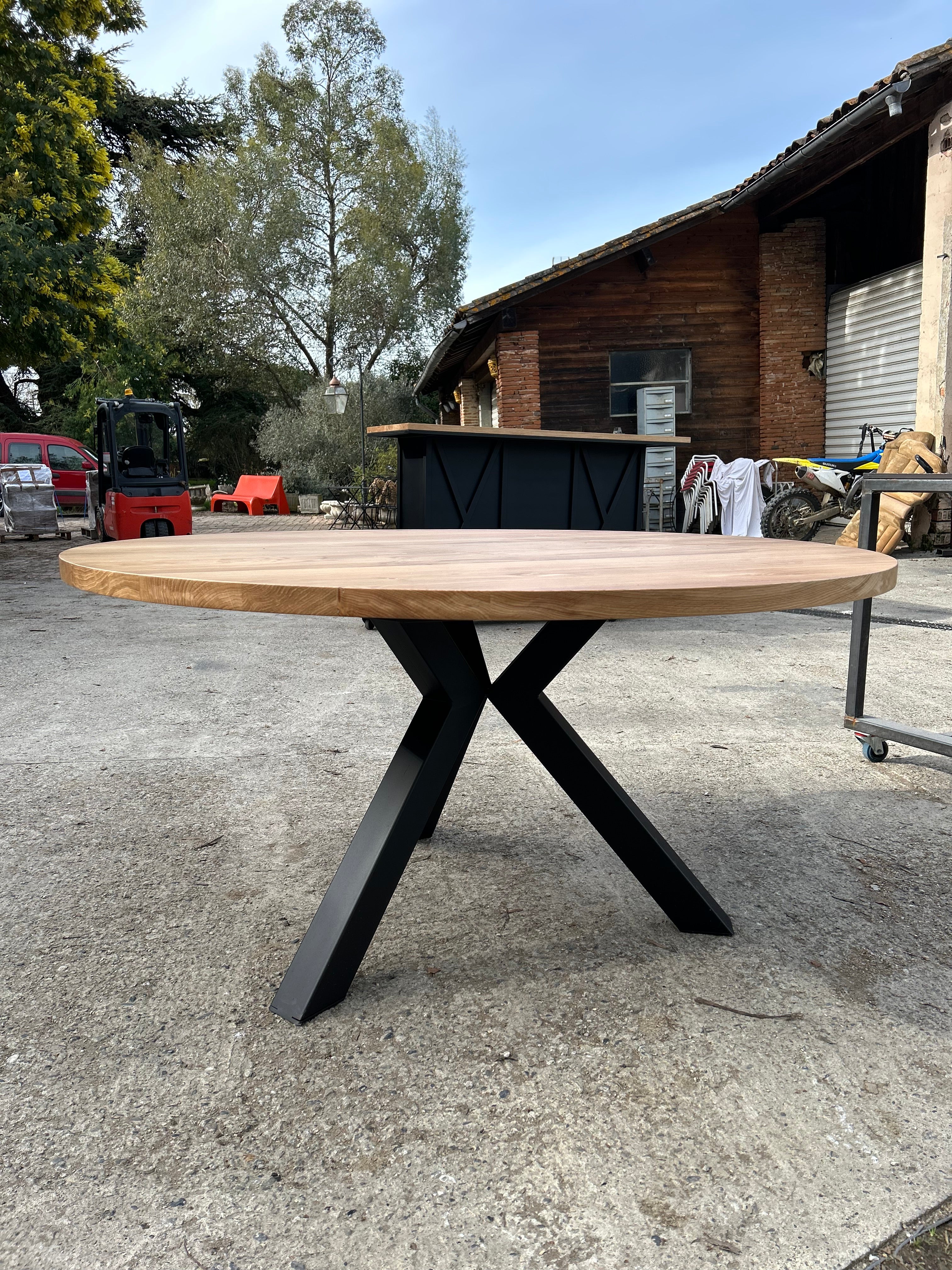 Table ronde tripode industriel PRIX de base: 1250€ réf 3910