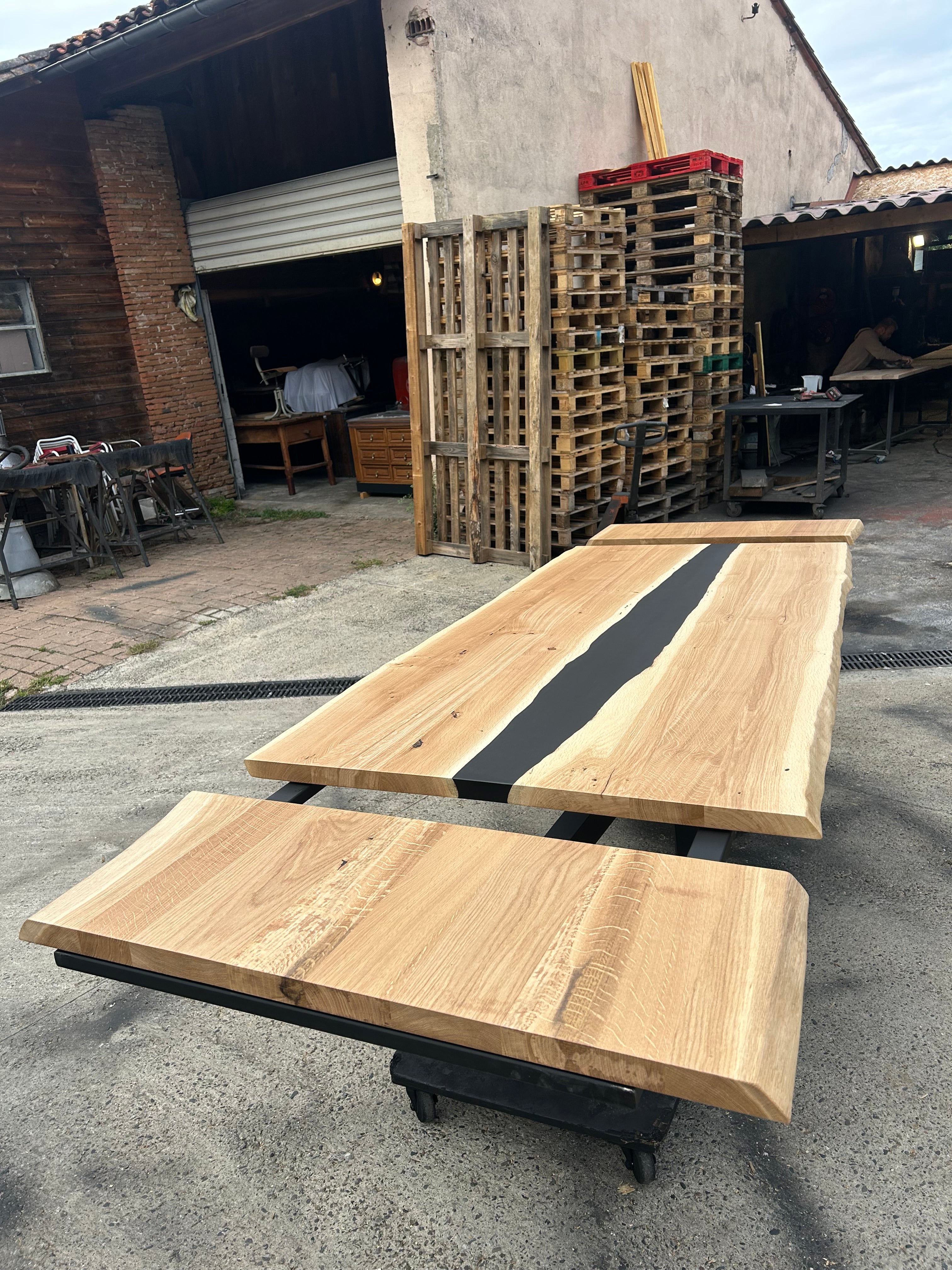 Table plateau époxy Réf 4116 Prix de base : 1990€