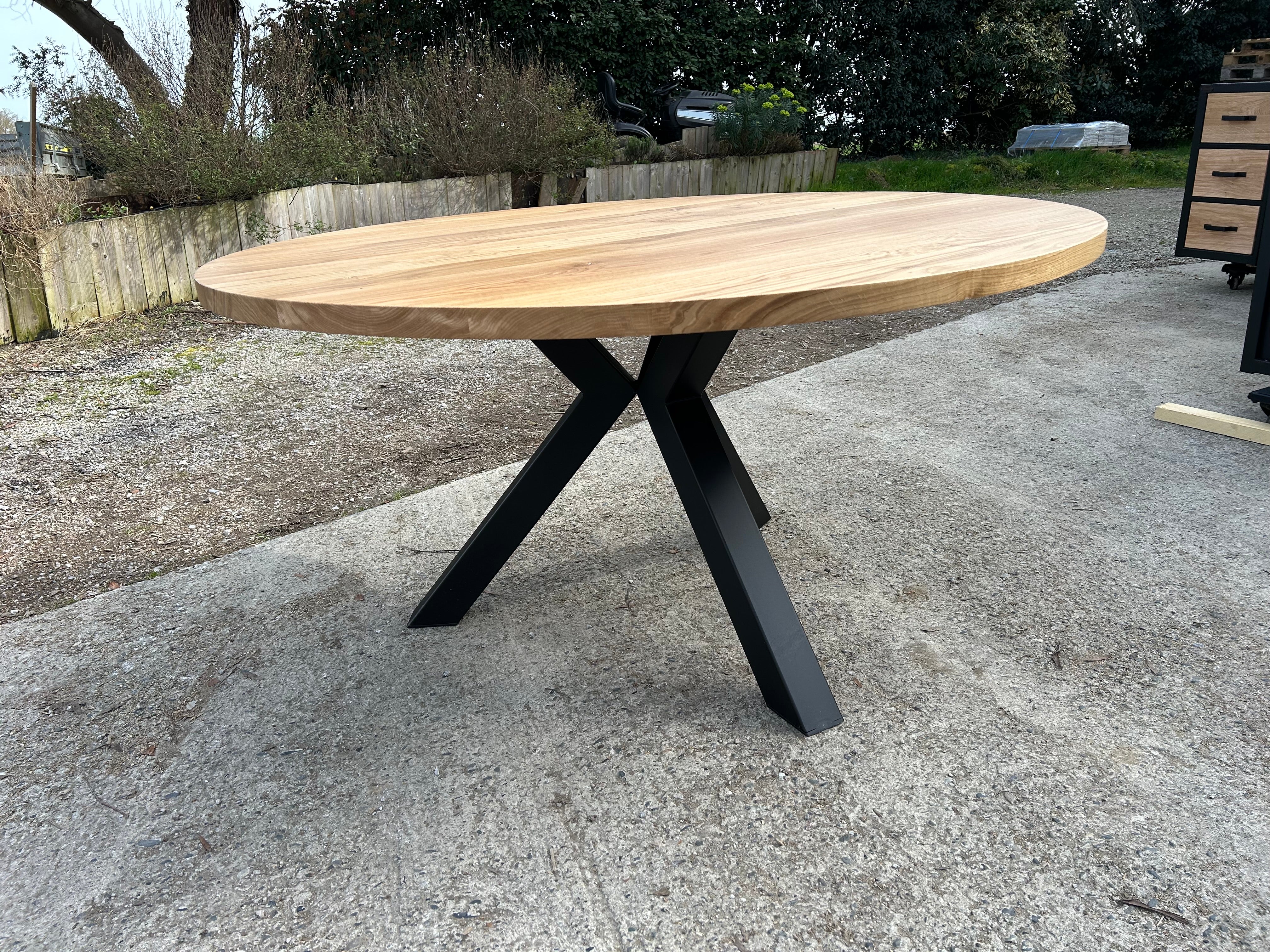 Table ronde tripode industriel PRIX de base: 1250€ réf 3910