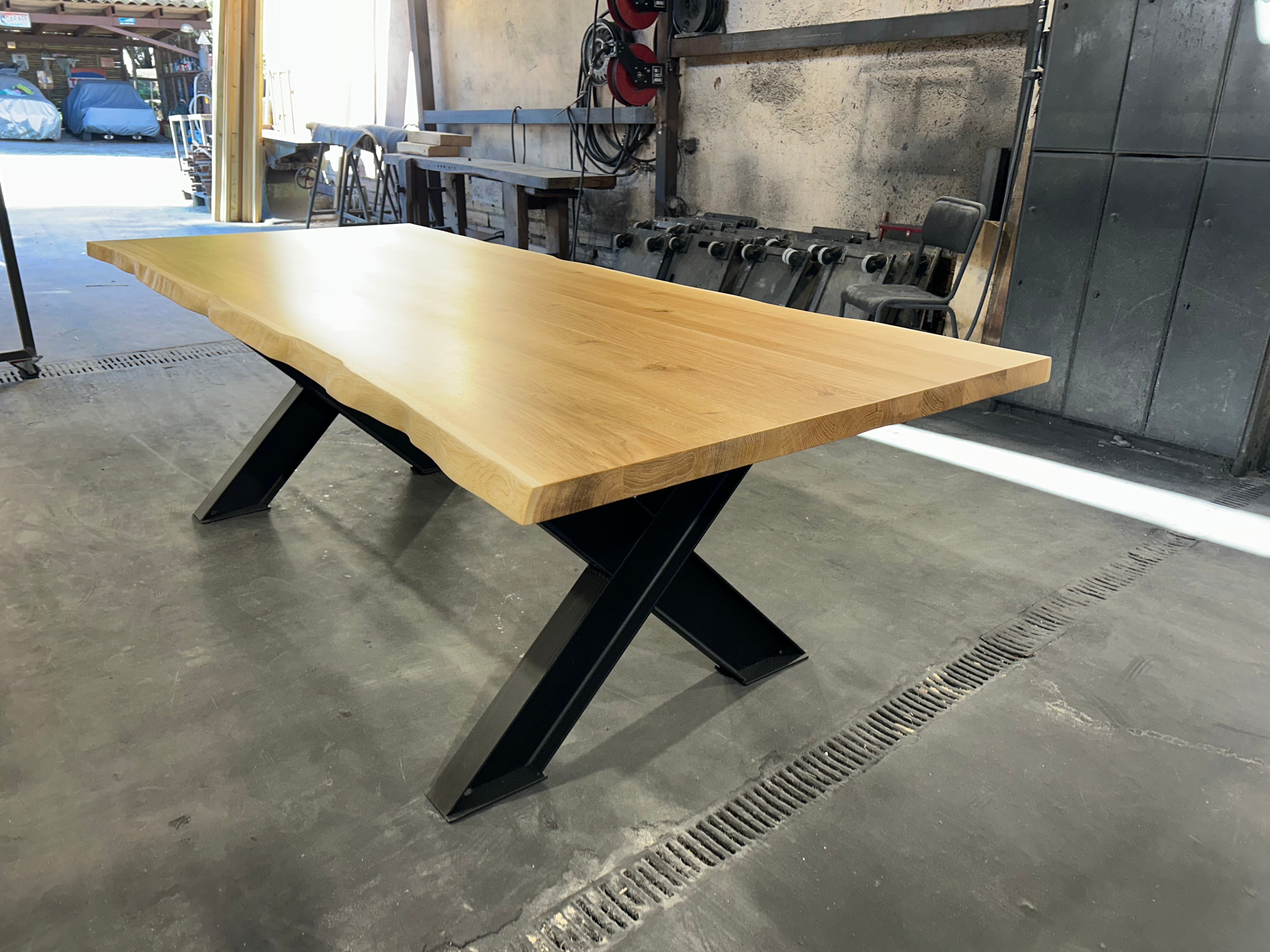 Table industrielle pied IPN et chêne PRIX de base: 1490€ réf 3031
