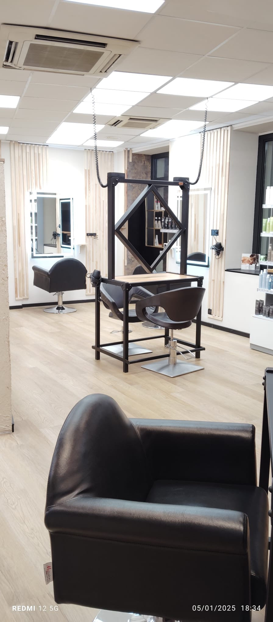 Console miroir de salon de coiffure Réf 4353  Prix de base : 1300€