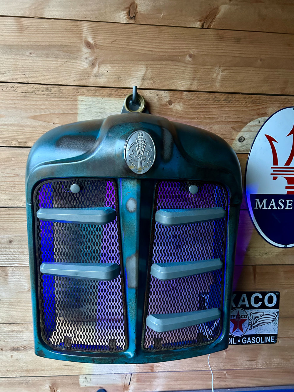 Applique calandre Tracteur Fordson Réf 4264