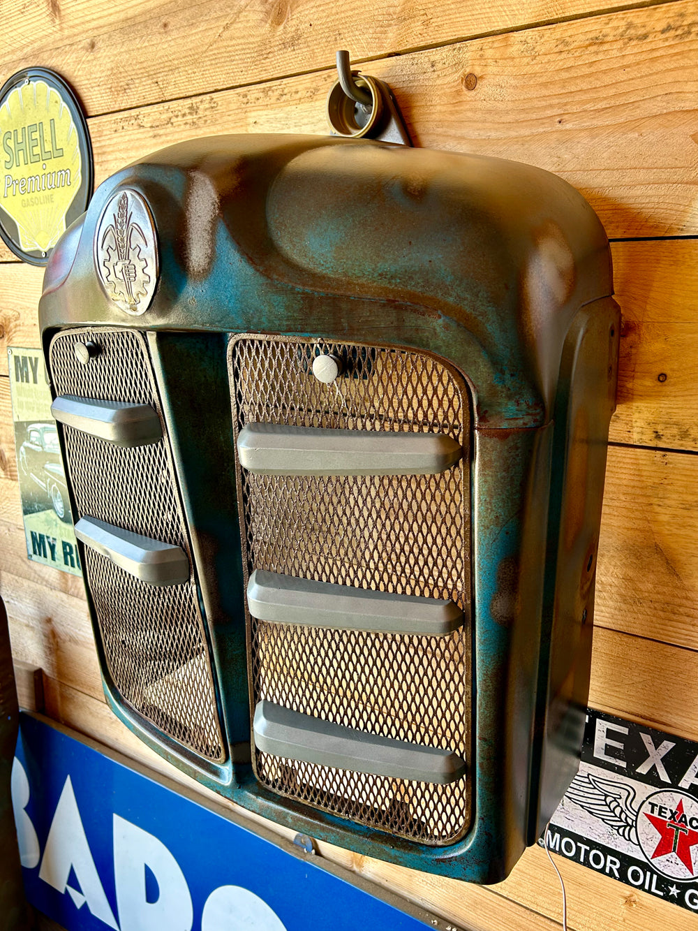 Applique calandre Tracteur Fordson Réf 4264