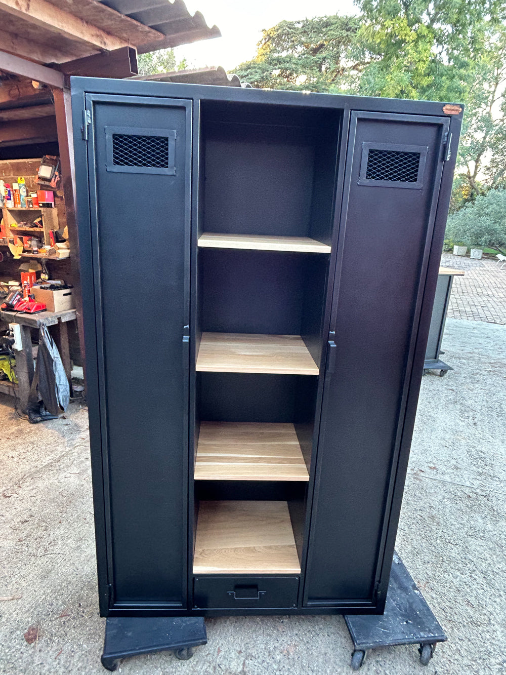 Armoire design industriel sur mesure Réf 4338 Prix de base : 1450€