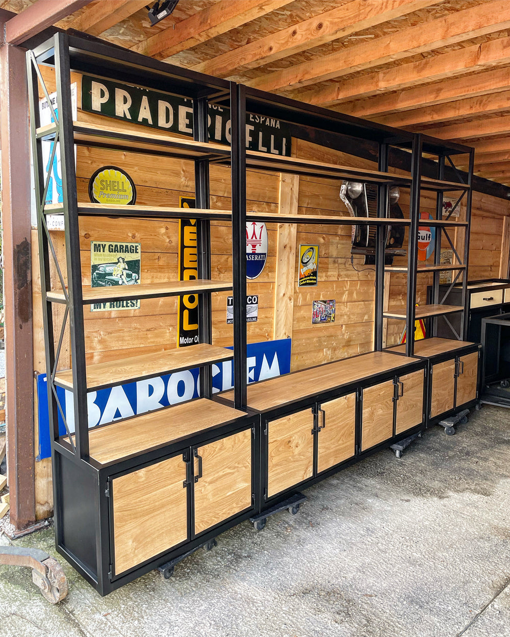 Bibliothèque/ Living design industriel.  Réf 4046   Prix : 4500€