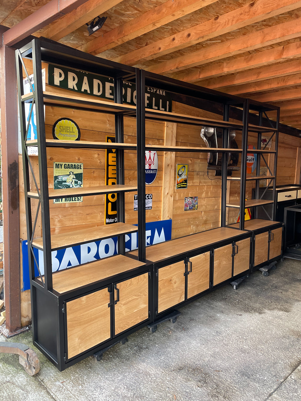 Bibliothèque/ Living design industriel.  Réf 4046   Prix : 4500€