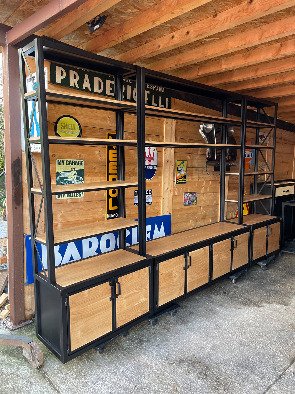 Bibliothèque/ Living design industriel.  Réf 4046   Prix : 4500€