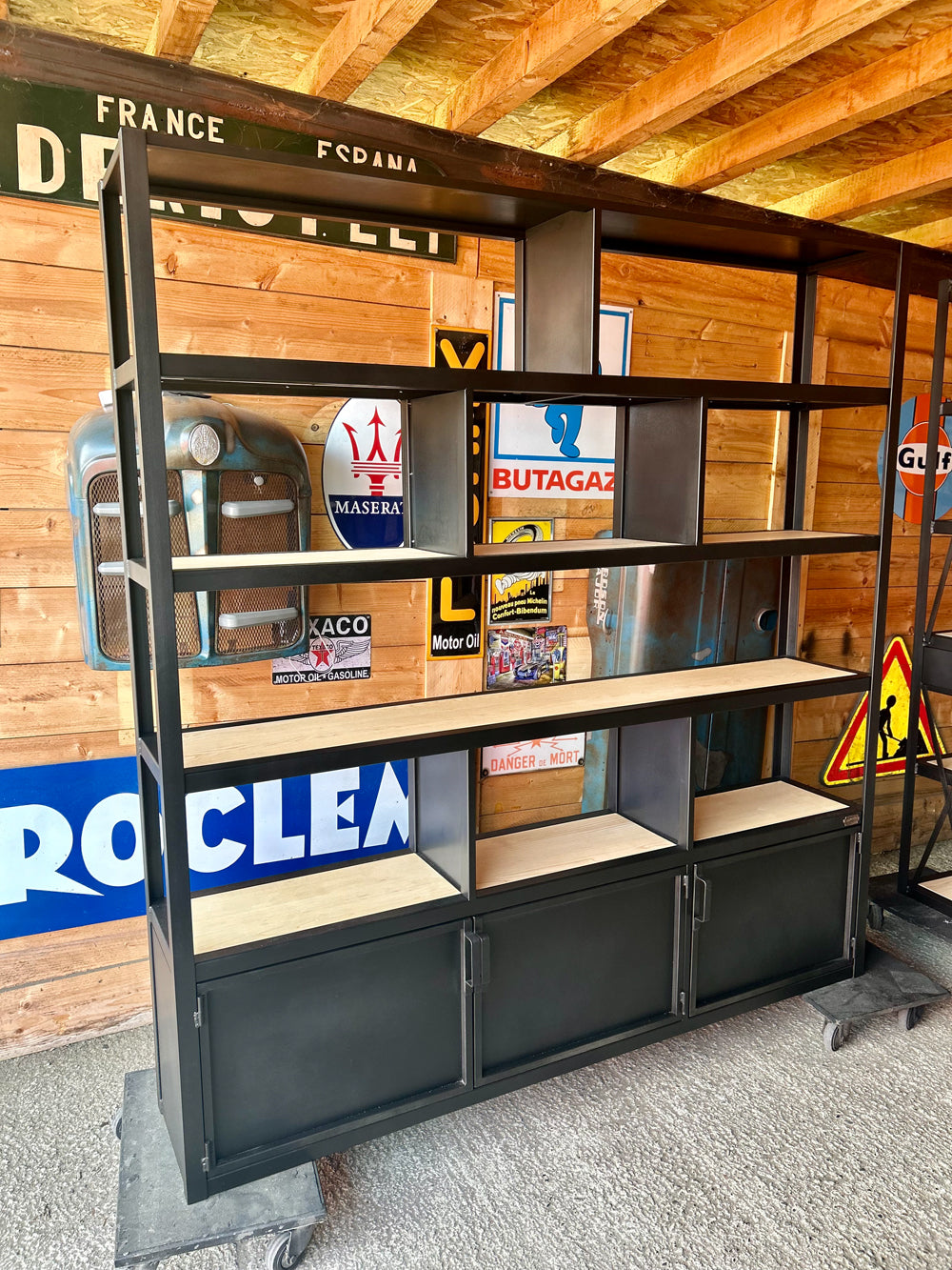 Bibliothèque cloisonnée design industriel Réf 4287 Prix de base : 1690€