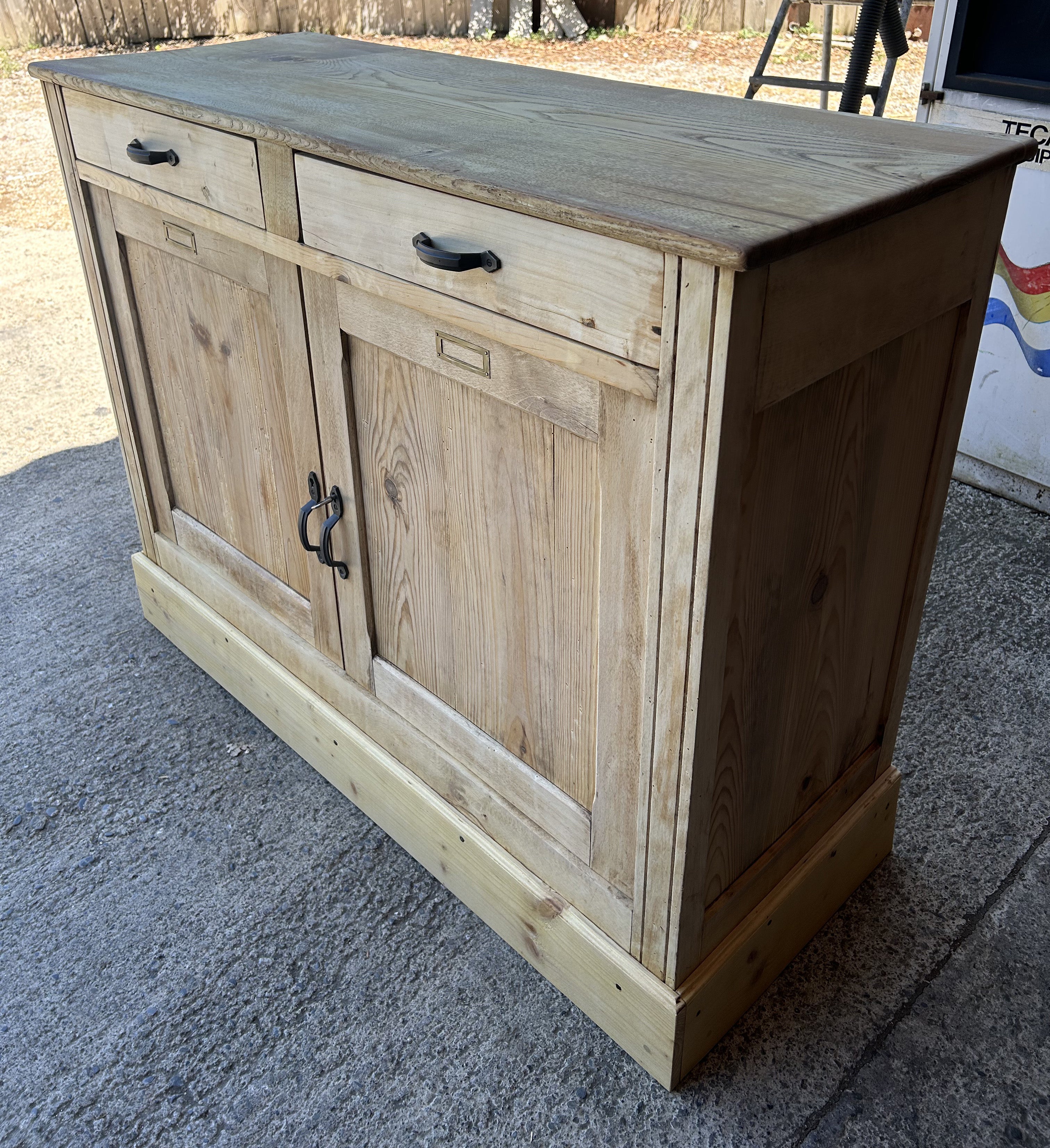 Buffet d'épicerie 2 portes et 2 tiroirs 1900-RF4708