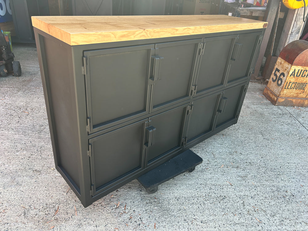 Buffet industriel 8 portes Réf 4089 Prix de base 1100€