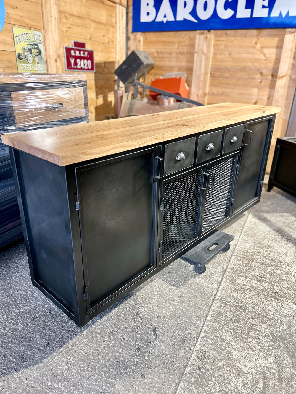 Buffet industriel 4 portes et 3 tiroirs réf 4448 prix de base 1690€