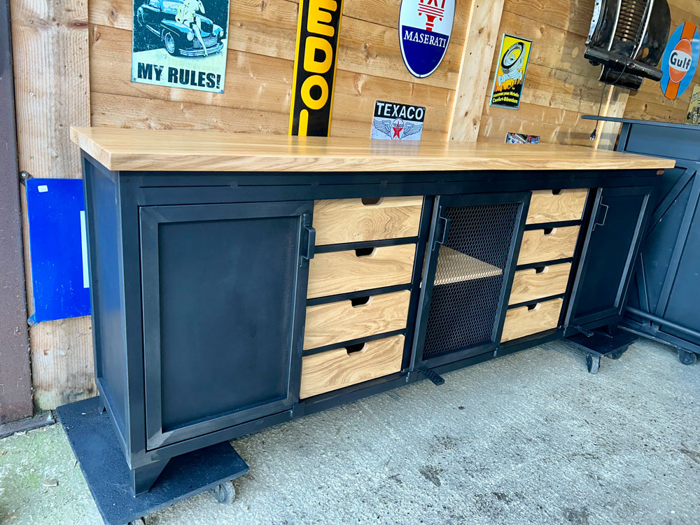 Buffet industriel 8 tiroirs et 3 portes Réf 4199 Prix de base : 2600€