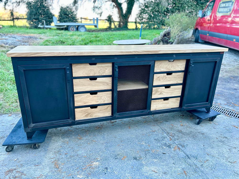 Buffet industriel 8 tiroirs et 3 portes Réf 4199 Prix de base : 2600€