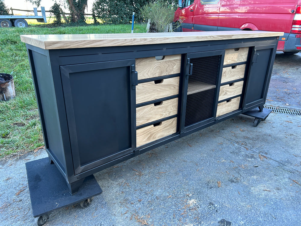 Buffet industriel 8 tiroirs et 3 portes Réf 4199 Prix de base : 2600€