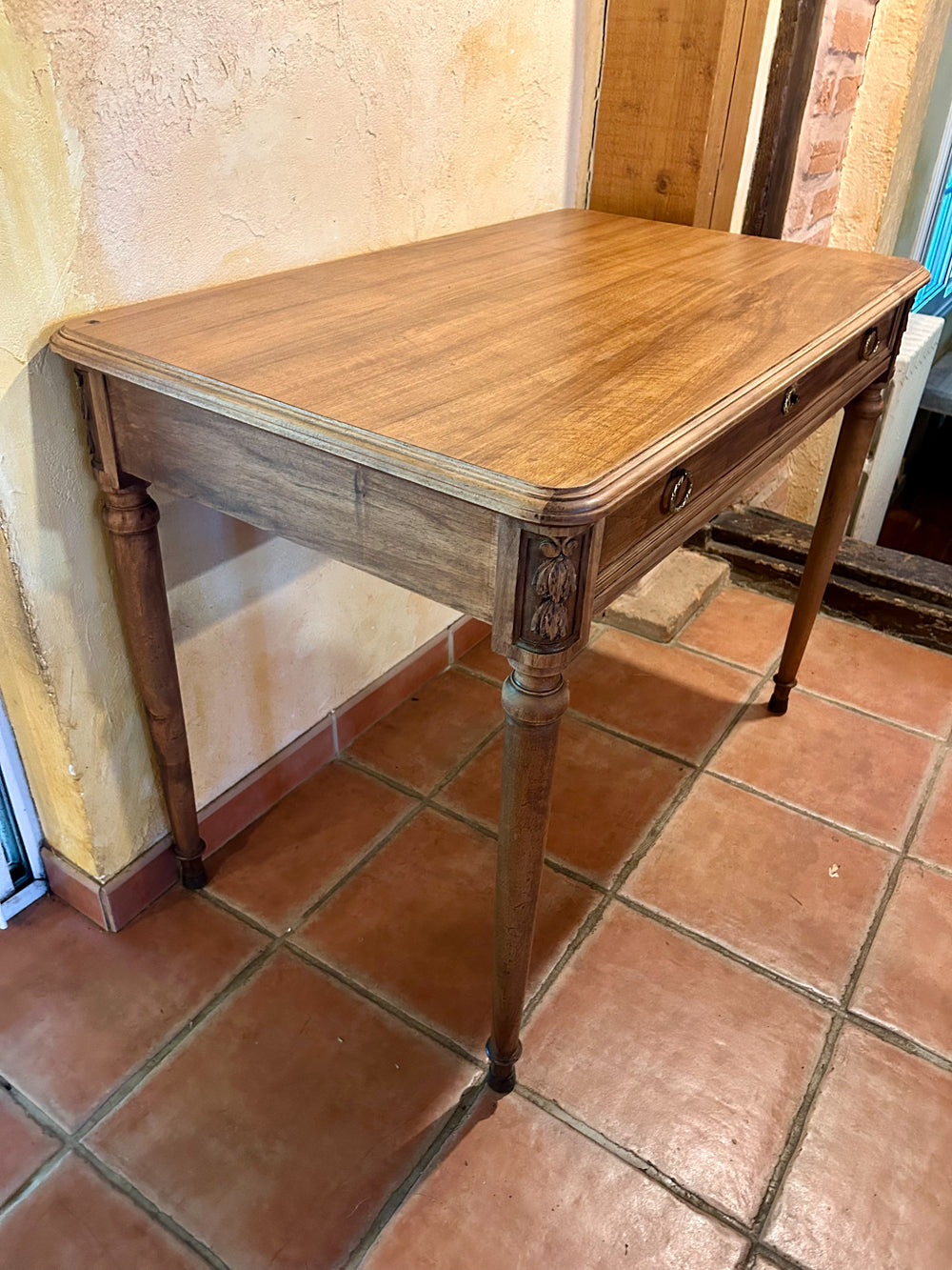 Bureau Noyer Massif Style 19ème Pieds Sculptés