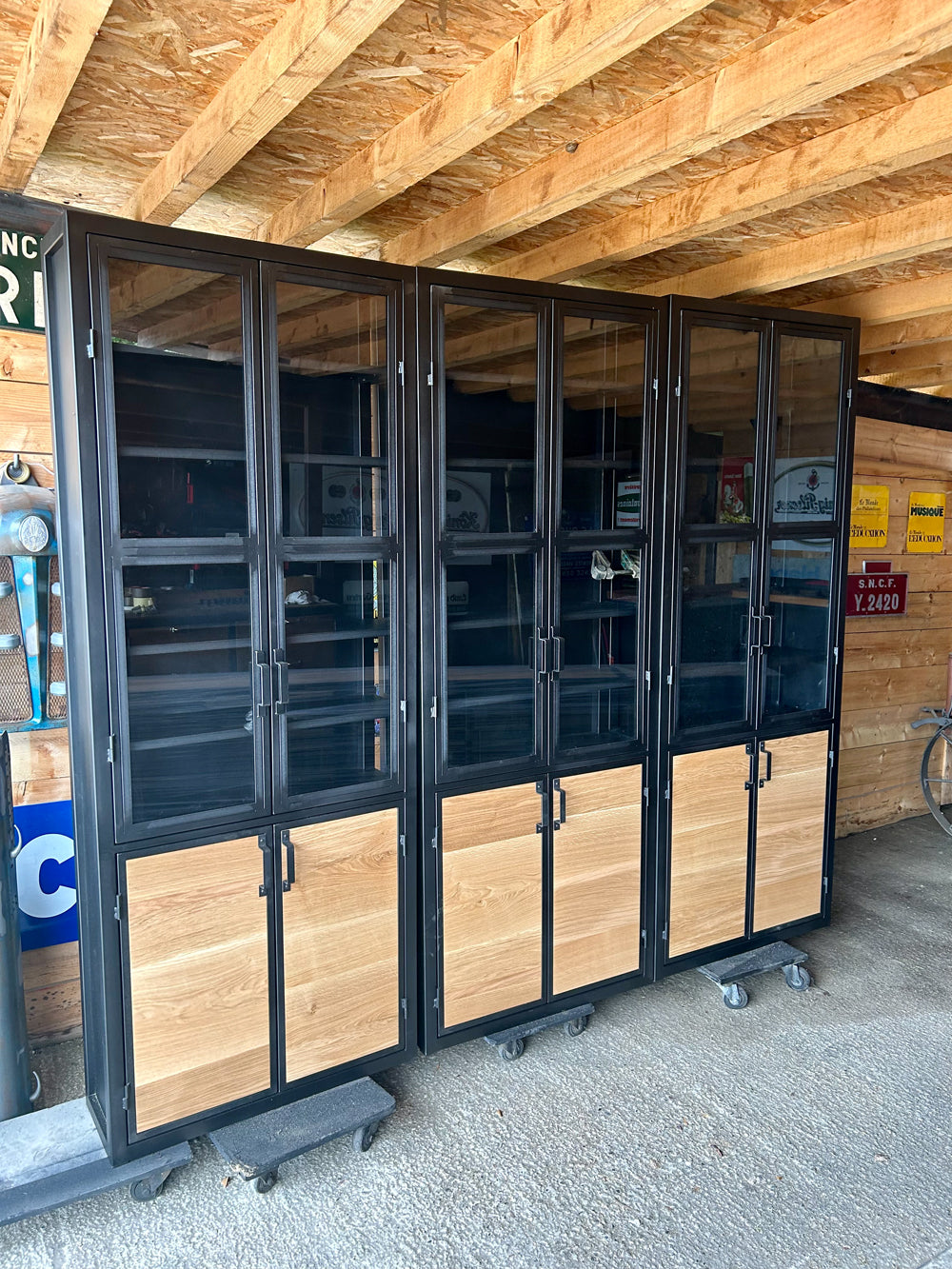 Bibliothèque design industriel vitrée Réf 4280 Prix de base : 3900€