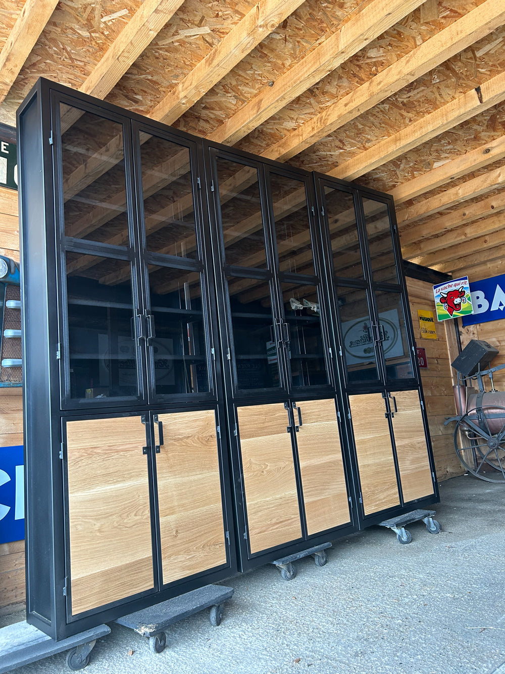 Bibliothèque design industriel vitrée Réf 4280 Prix de base : 3900€