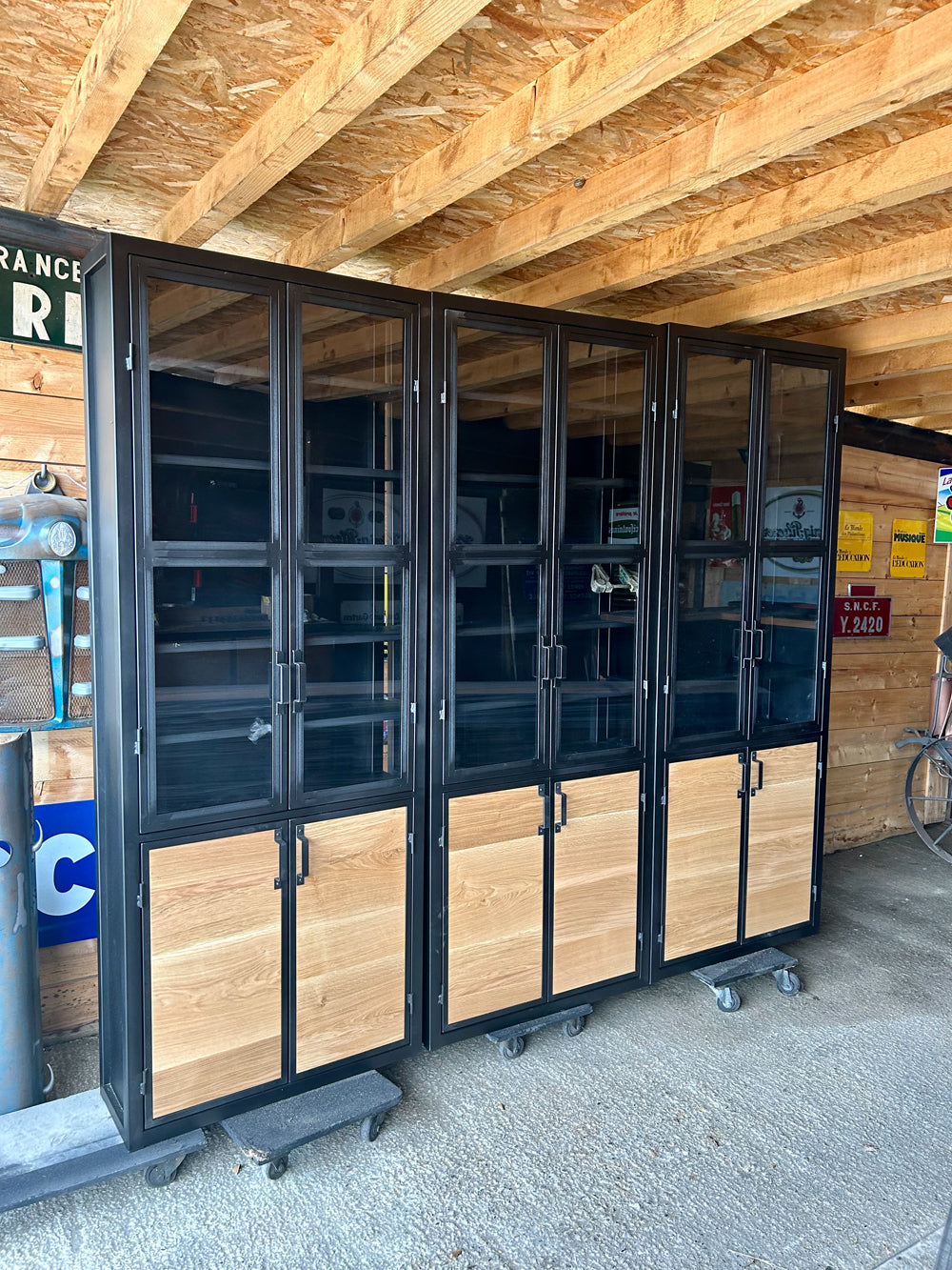 Bibliothèque design industriel vitrée Réf 4280 Prix de base : 3900€